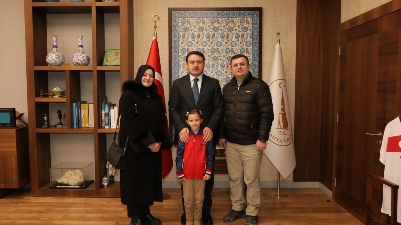 Vali Musa Işın, Minik Havva ve Ailesini Valilikte Ağırladı