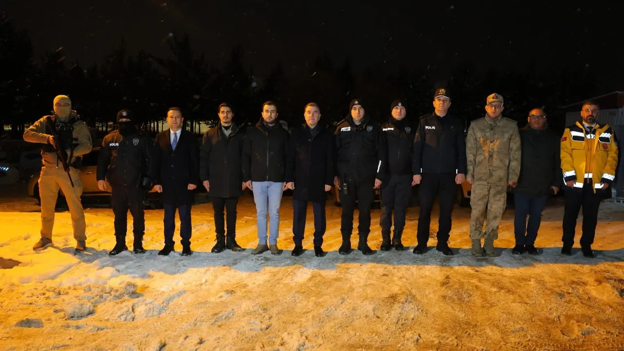Vali Mustafa Eldivan, yeni yılı görev başındaki güvenlik güçleriyle karşıladı