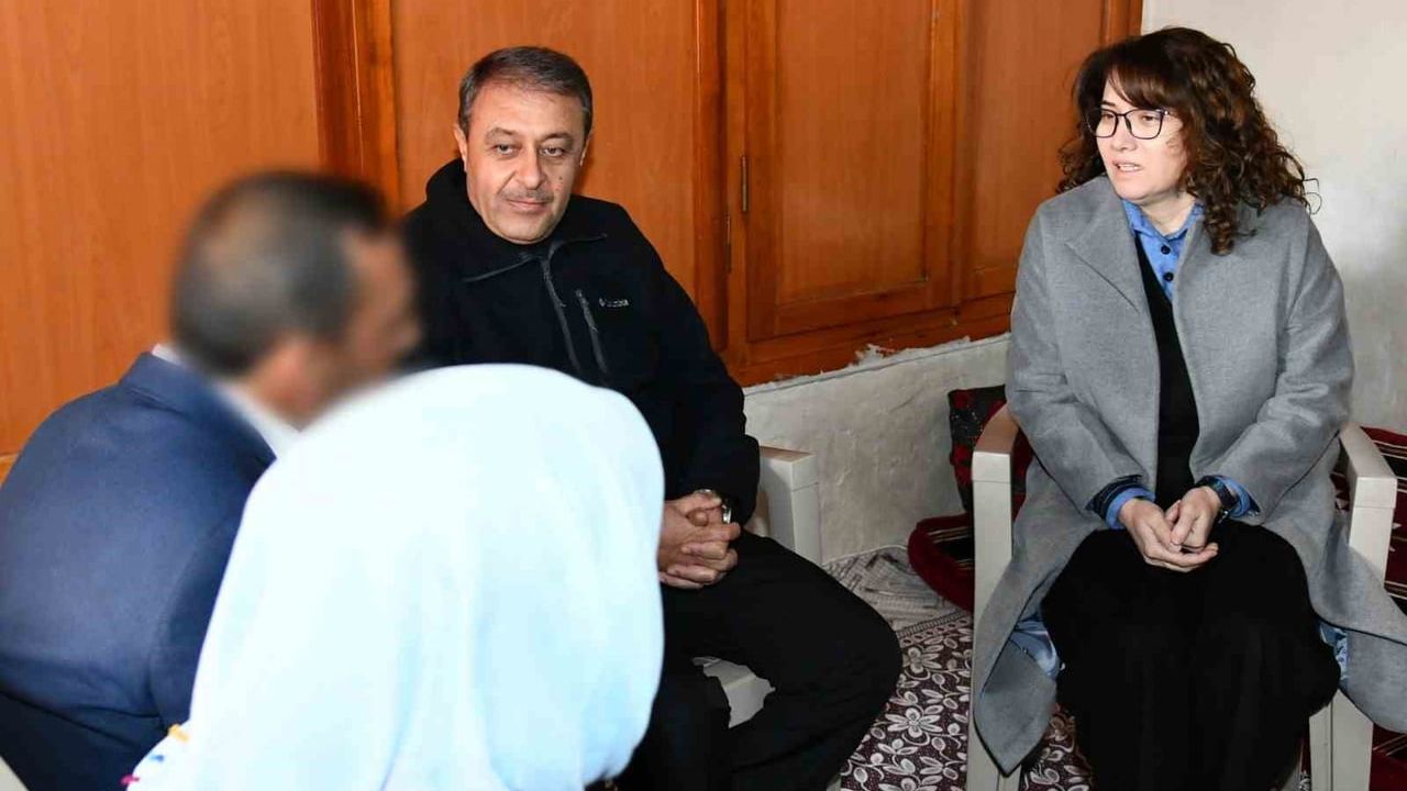 Vali Şıldak, 'Umuda Kapı Açıyorum' Projesi Kapsamında Yararlanıcıları Evinde Ziyaret Etti