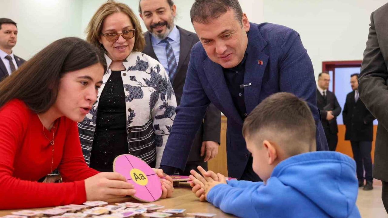 Vali Sözer: Çocuk Gelişimi Öğrencileri Materyalde Buluştu