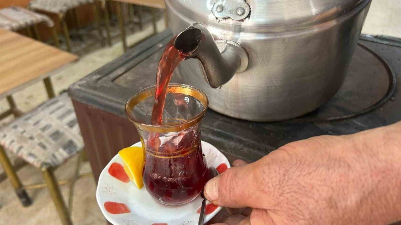 Van'da sobada demlenen kış çaylarına ilgi artıyor