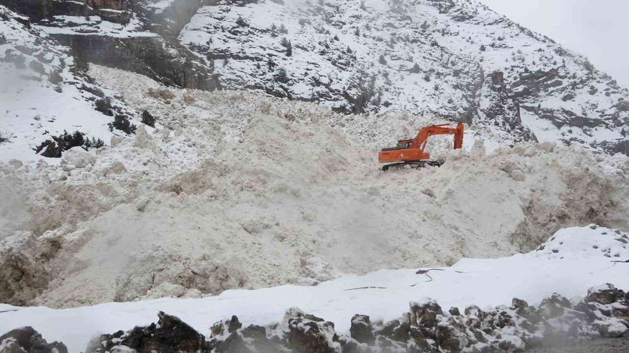 Van’da yoğun kar ve eğimli yamaçlar çığ riskini artırıyor