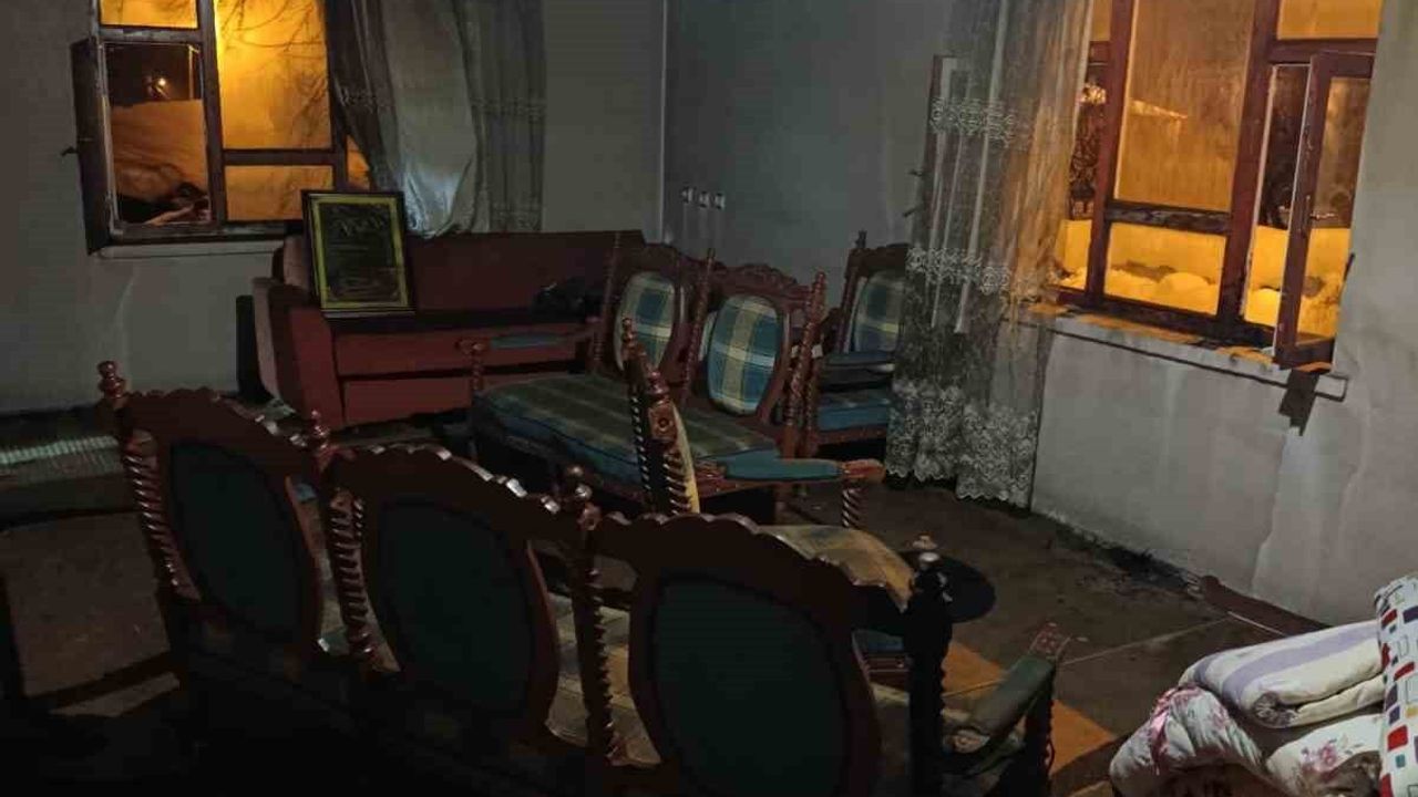 Van Muradiye'de Ev Yangını: İtfaiye Müdahalesiyle Söndürüldü