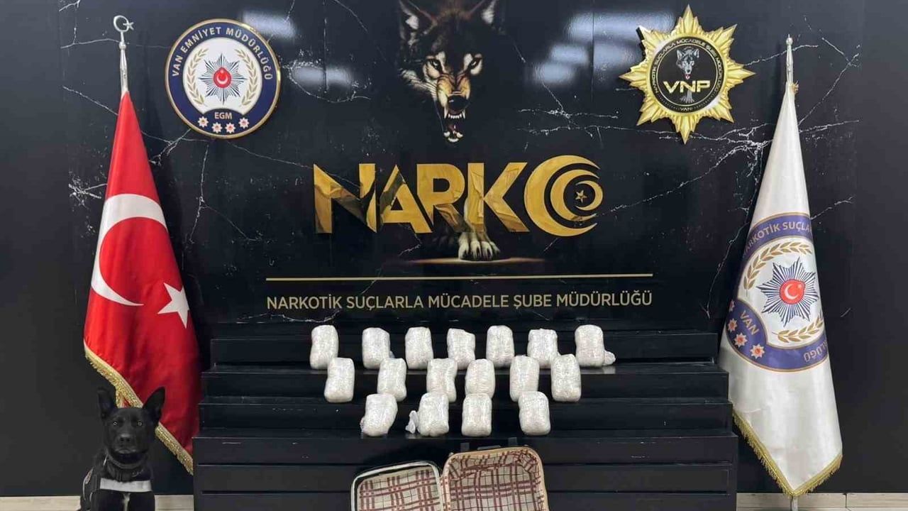 Van polisi iki operasyonda 22 kilo 540 gram metamfetamin ele geçirdi