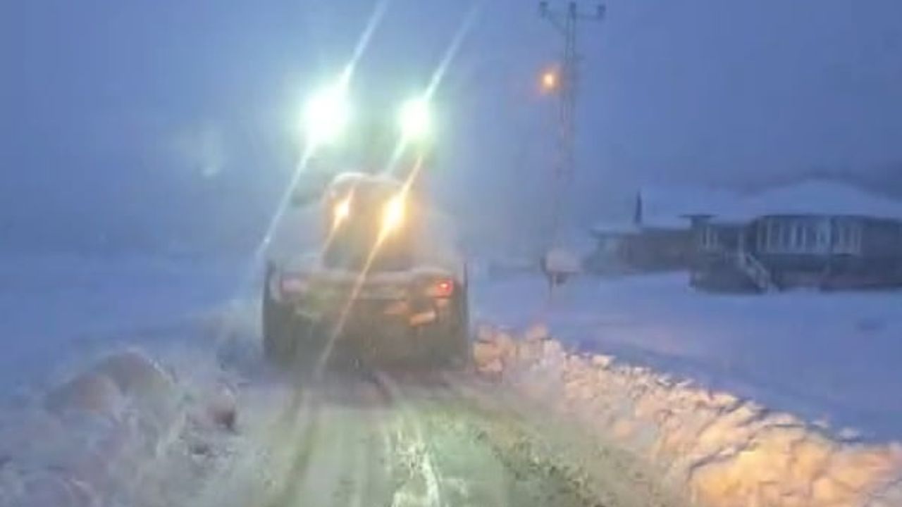 Yalova'da yüksek kesimlerde kar etkili, ekipler yollarda çalışmalarını sürdürüyor