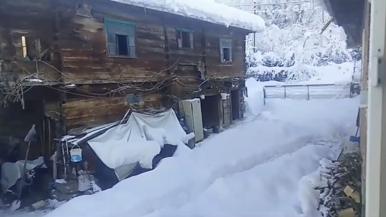 Yenice köylerinde kar örtüsü 1,5 metreyi geçti