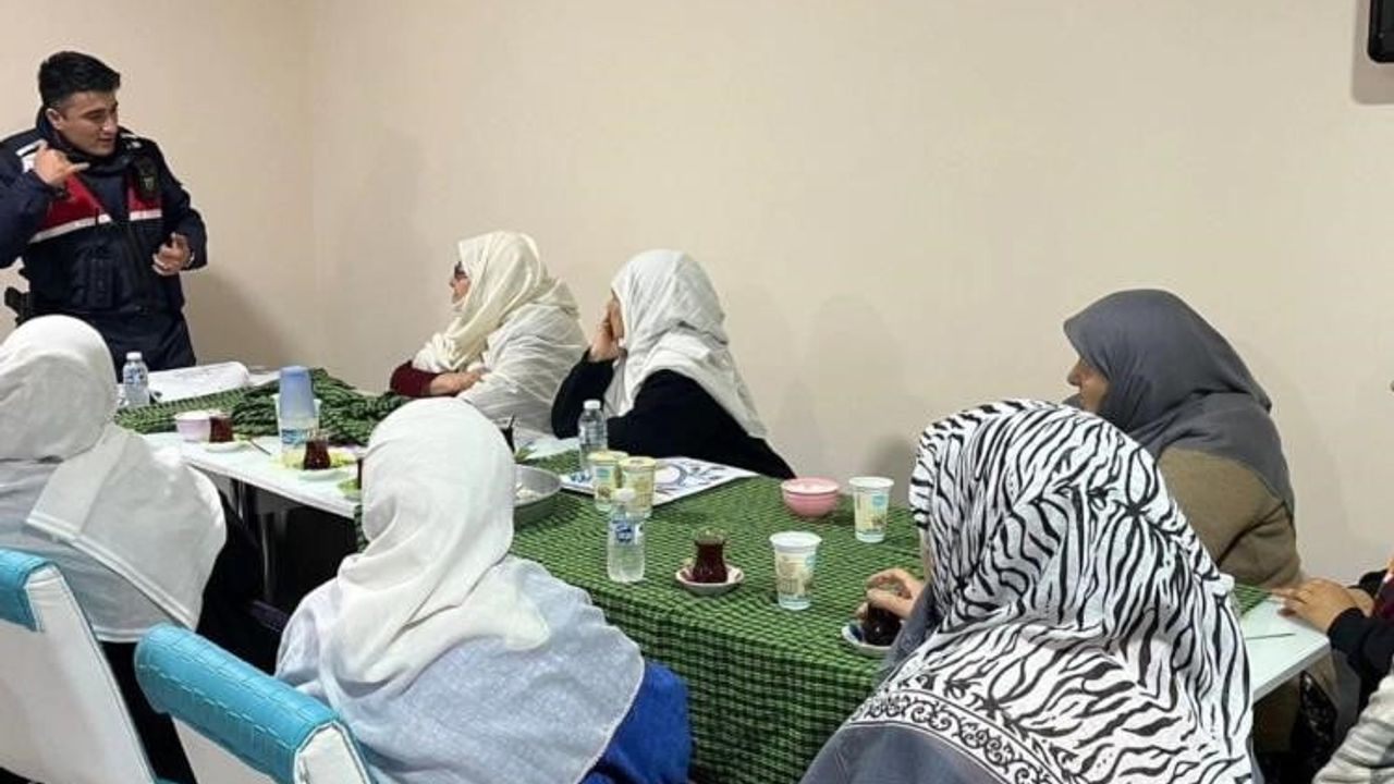 Yenipazar'da jandarma vatandaşlara kapsamlı güvenlik eğitimi verdi