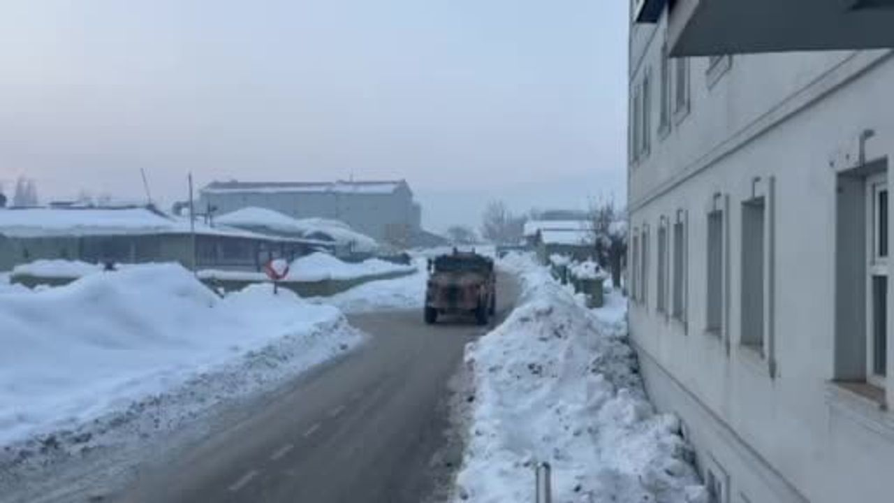 Yerlikaya duyurdu: Yüksekova kırsalında 860 kilogram uyuşturucu ele geçirildi