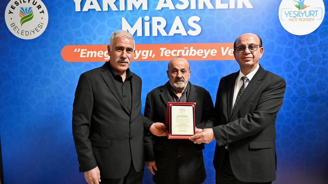 Yeşilyurt'ta yarım asırlık ustalara plaket