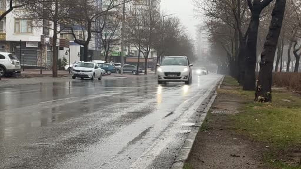 Yollarda görünmeyen tehlike: Gizli buzlanma ve su birikintilerine karşı sürücülere uyarı