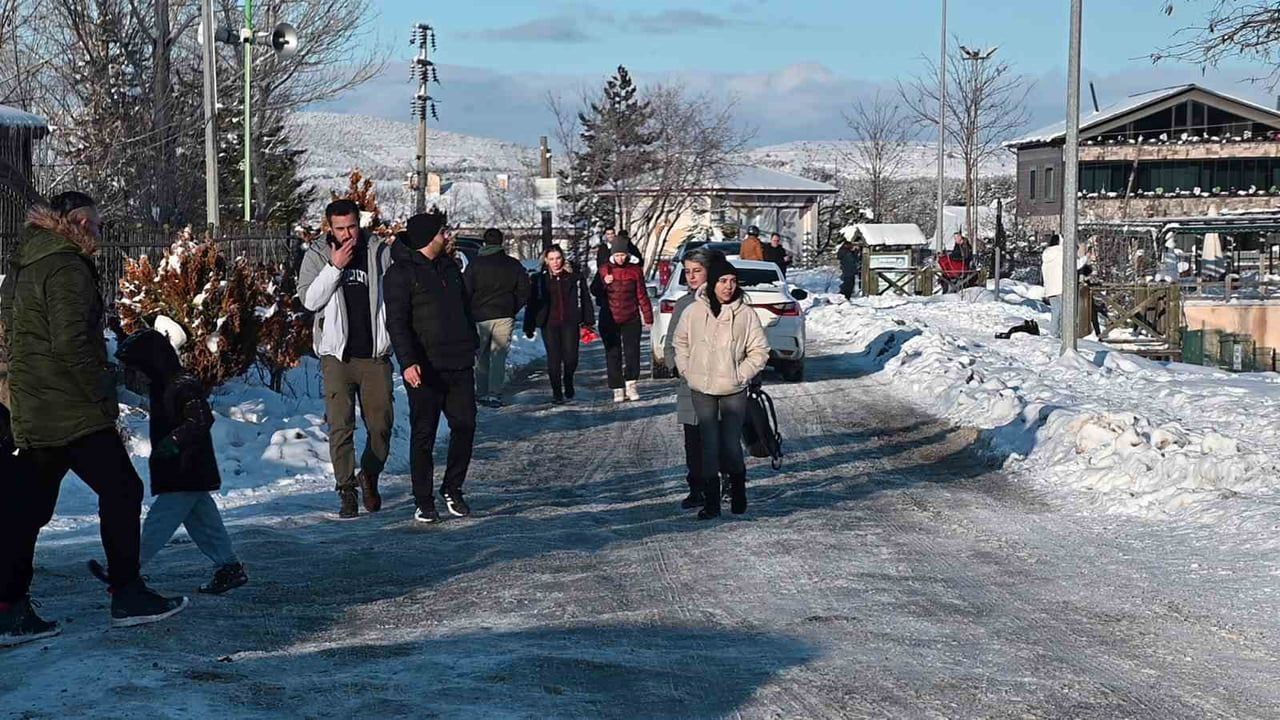 Yozgat Çamlığı beyaz örtüsüne kavuştu: Vatandaşlar milli parka akın etti