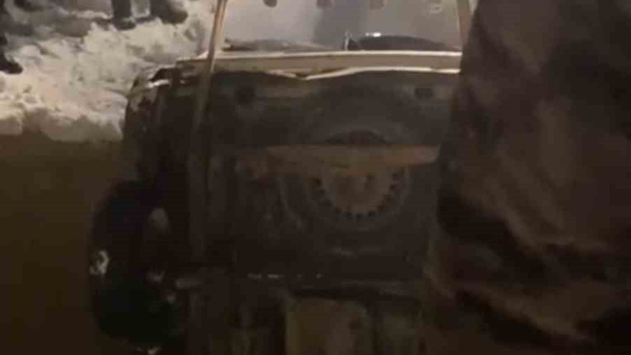 Yüksekova'da köprüden düşen otomobilde 4 kişi yaralandı