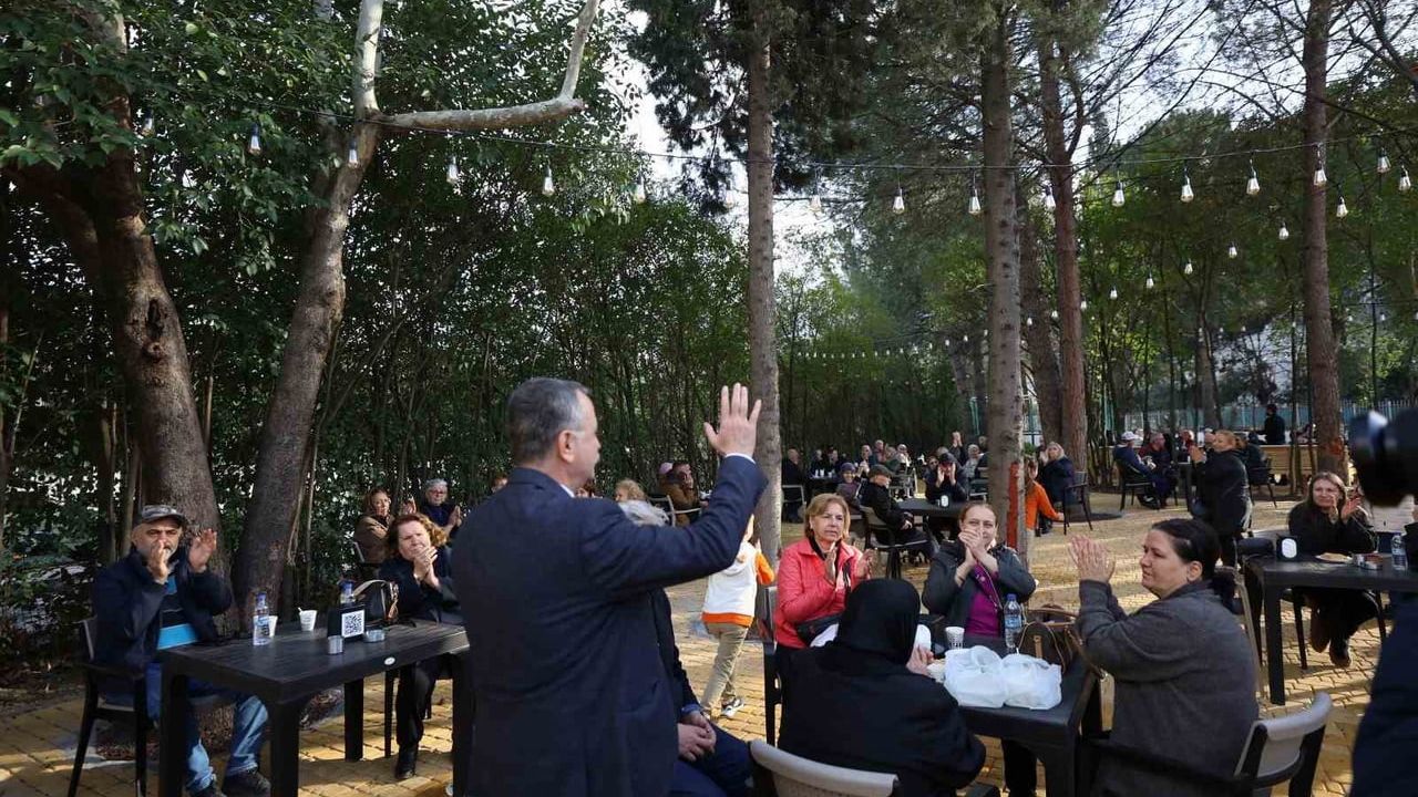 Yunusemre’de Emekli Kafe açıldı, ilk günde yoğun ilgi