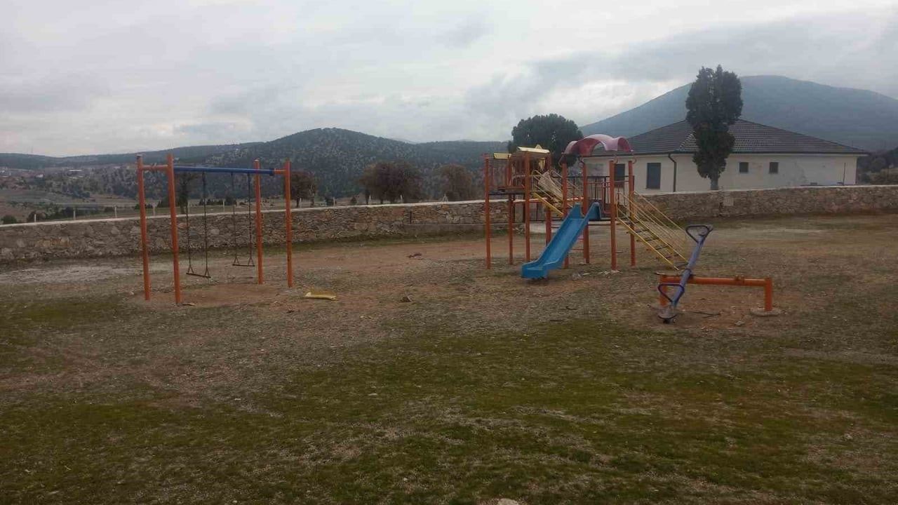 Yüreğil Döneli İlkokulu’na oyun parkı kuruldu