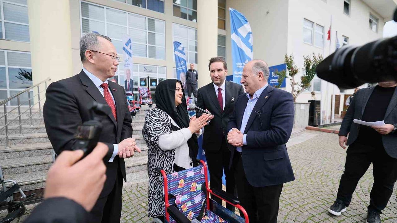 Yüreğir Belediyesi'nden engellilere tekerlekli sandalye desteği