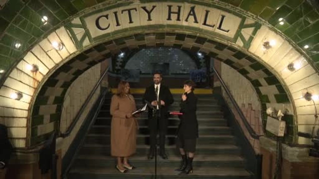 Zohran Mamdani göreve Kur’an-ı Kerim üzerine yeminle başladı