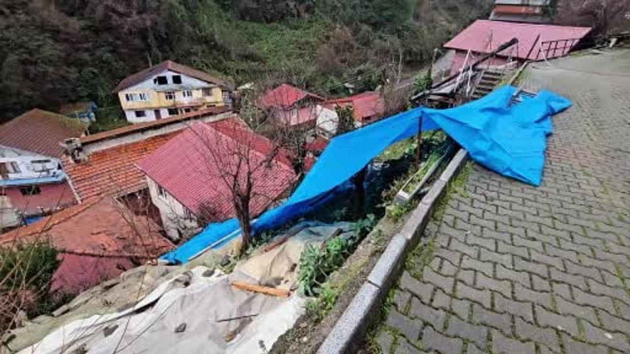 Zonguldak'ta heyelan: Kayalar iki evin üzerine düştü, yaralanma yok