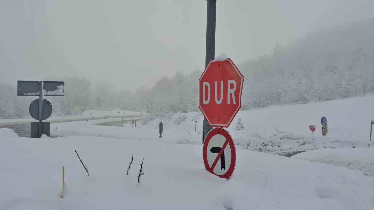 Zonguldak'ta Kar Etkisi: Zonguldak-Ereğli Yolu Yeniden Trafikte