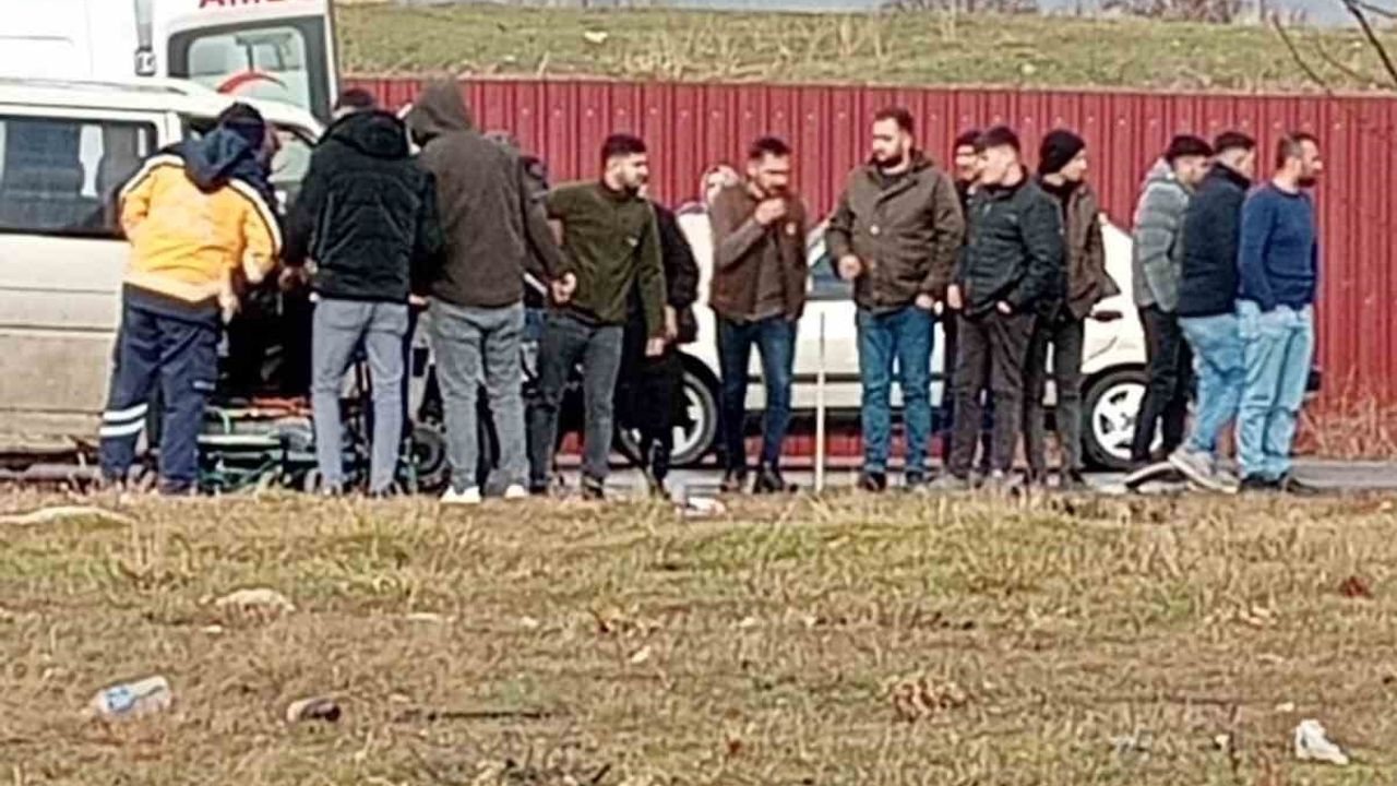 Afyonkarahisar Işıklar'da yağış nedeniyle zincirleme kaza: 3 yaralı
