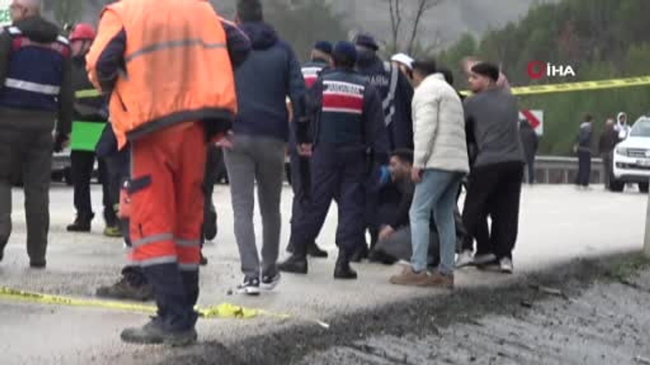 Ağlasun’da İki Otomobilin Kafa Kafaya Çarpıştığı Kazada 7 Kişi Hayatını Kaybetti — İsimler Açıklandı