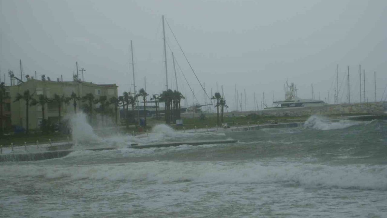 Didim'de balıkçılara fırtına uyarısı