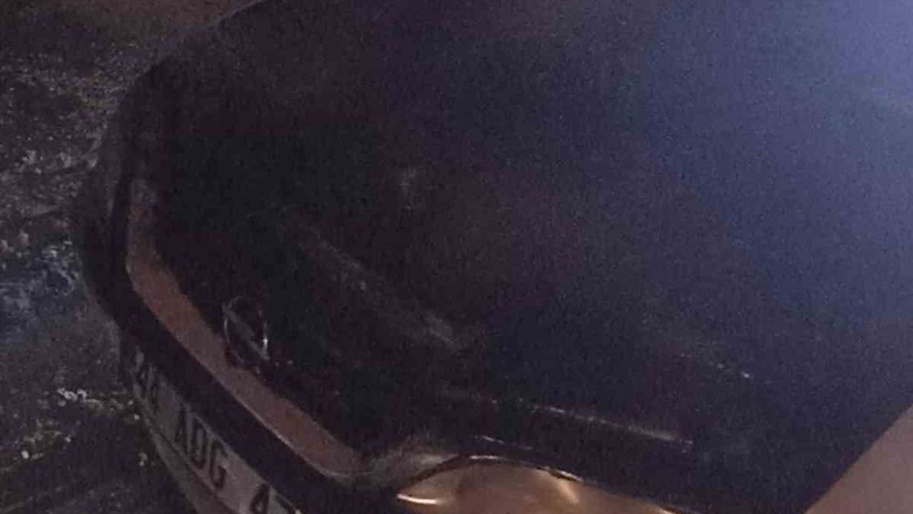 Erciş'te Seyir Halindeki Otomobil Motorunda Yangın