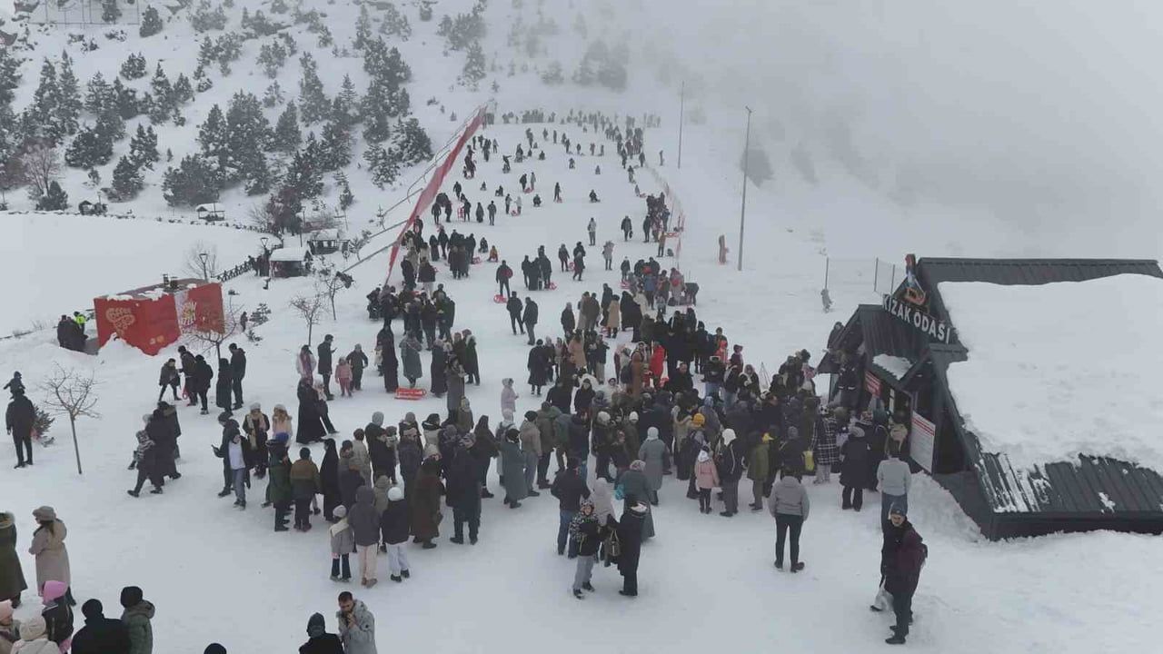 Ergan Kayak Merkezi sömestrin son gününde doldu taştı