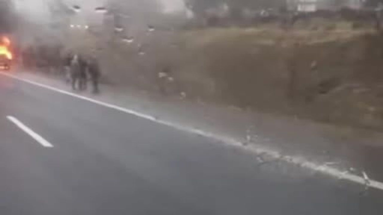 Gaziantep'te seyir halindeki otomobil alev aldı