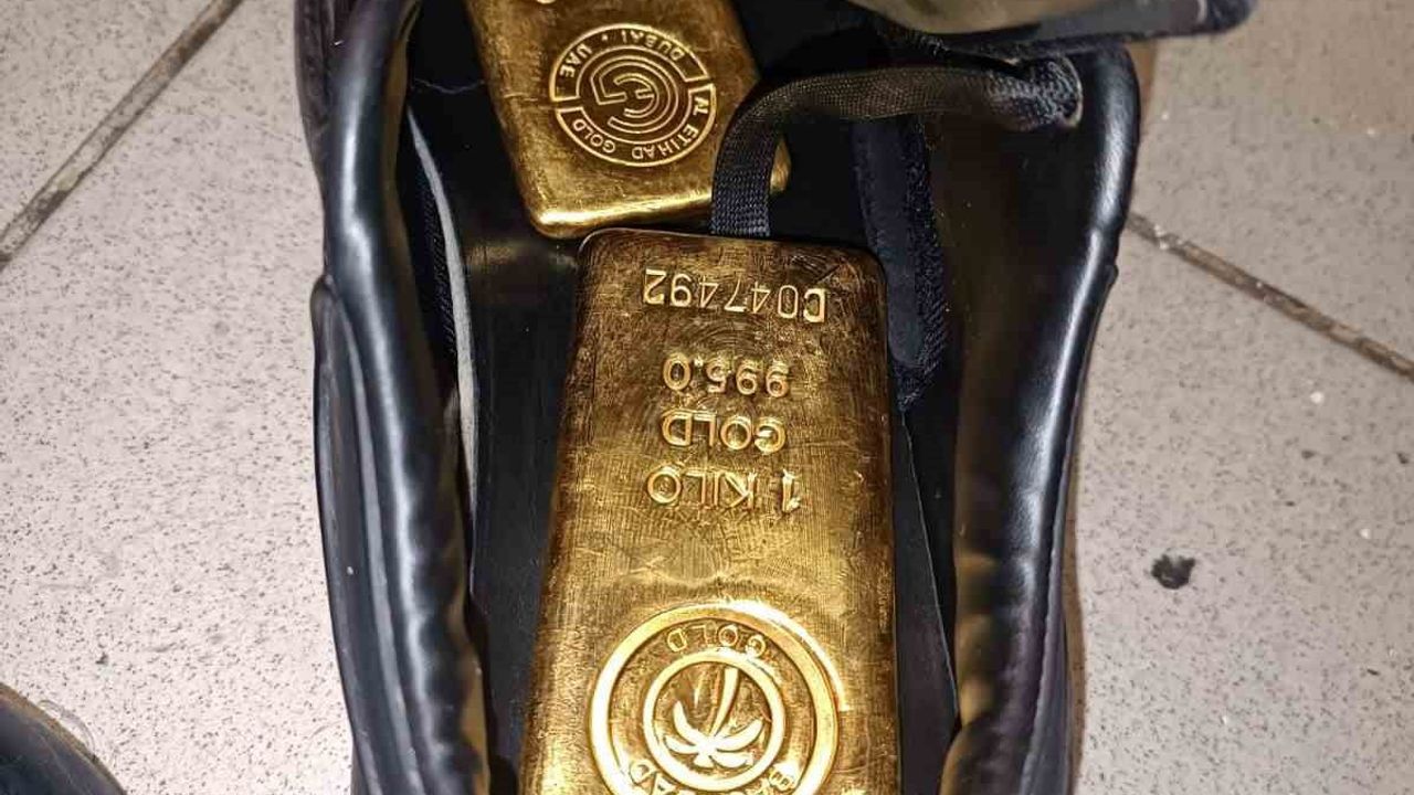 Habur Gümrük Kapısı'nda ayakkabıya gizlenmiş 41 kilogram altın ele geçirildi