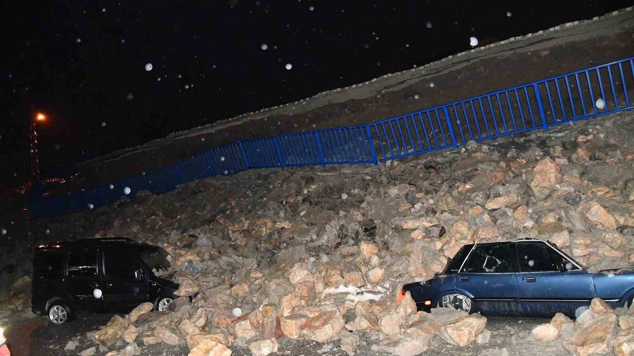 Hatay Payas’ta istinat duvarı çöktü: 7 araç kullanılamaz hale geldi