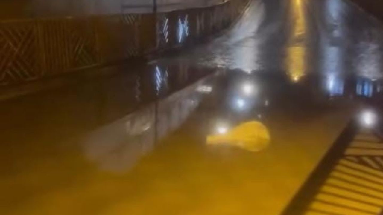 İnegöl'de şiddetli sağanak yaşamı felç etti