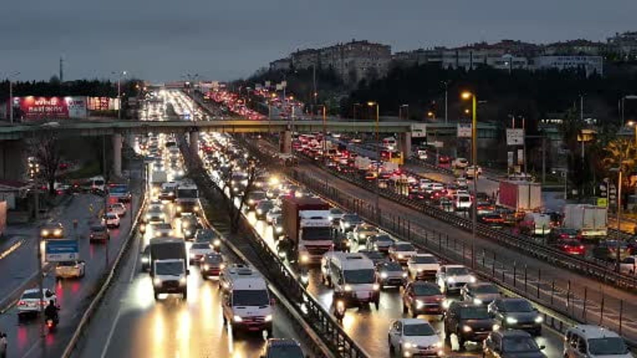 İstanbul trafiği ara tatilde de rahatlamadı