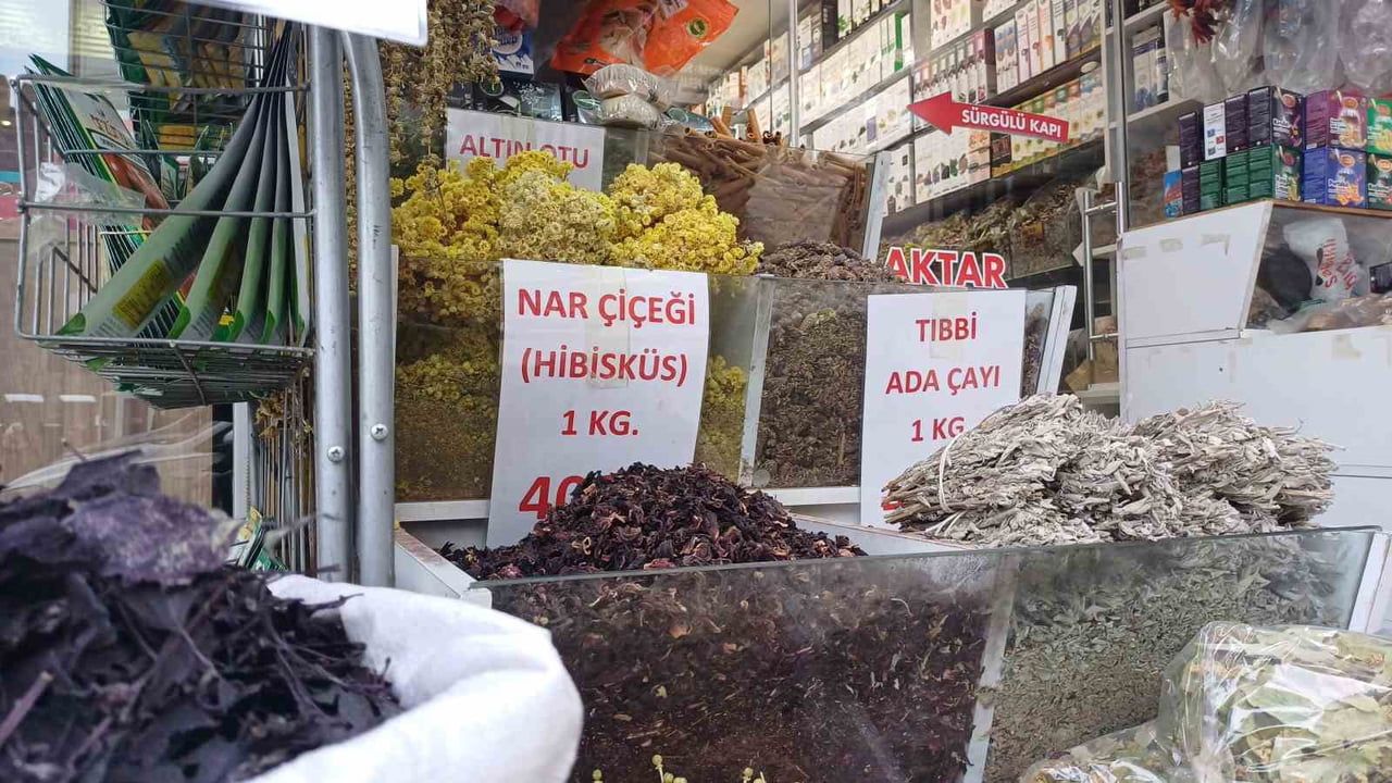 Kayseri'de aktardan uyarı: Grip ve geçmeyen öksürük için akgünlük sakızı önerisi