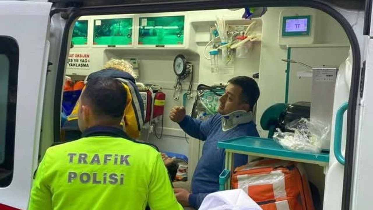 Kozlu'da panelvan hastane güvenlik kulübesine çarptı: Baba ve oğlu yaralandı