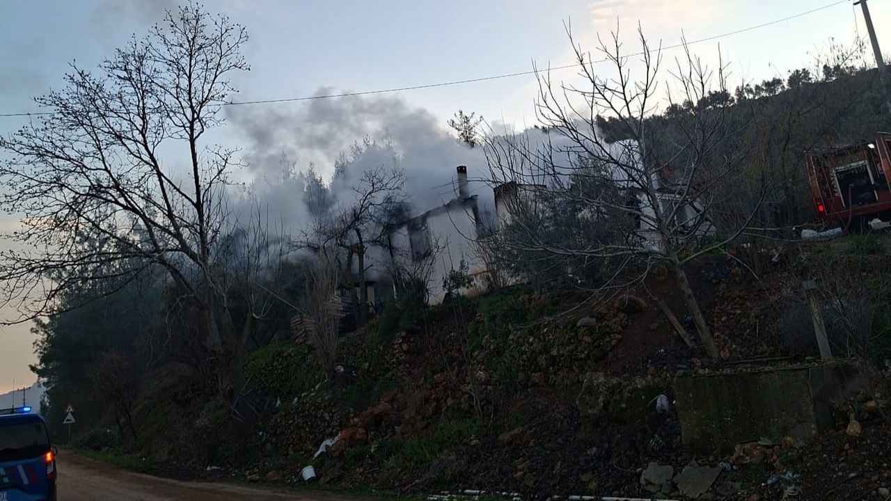 Menteşe'de müstakil ev yangını küle döndü