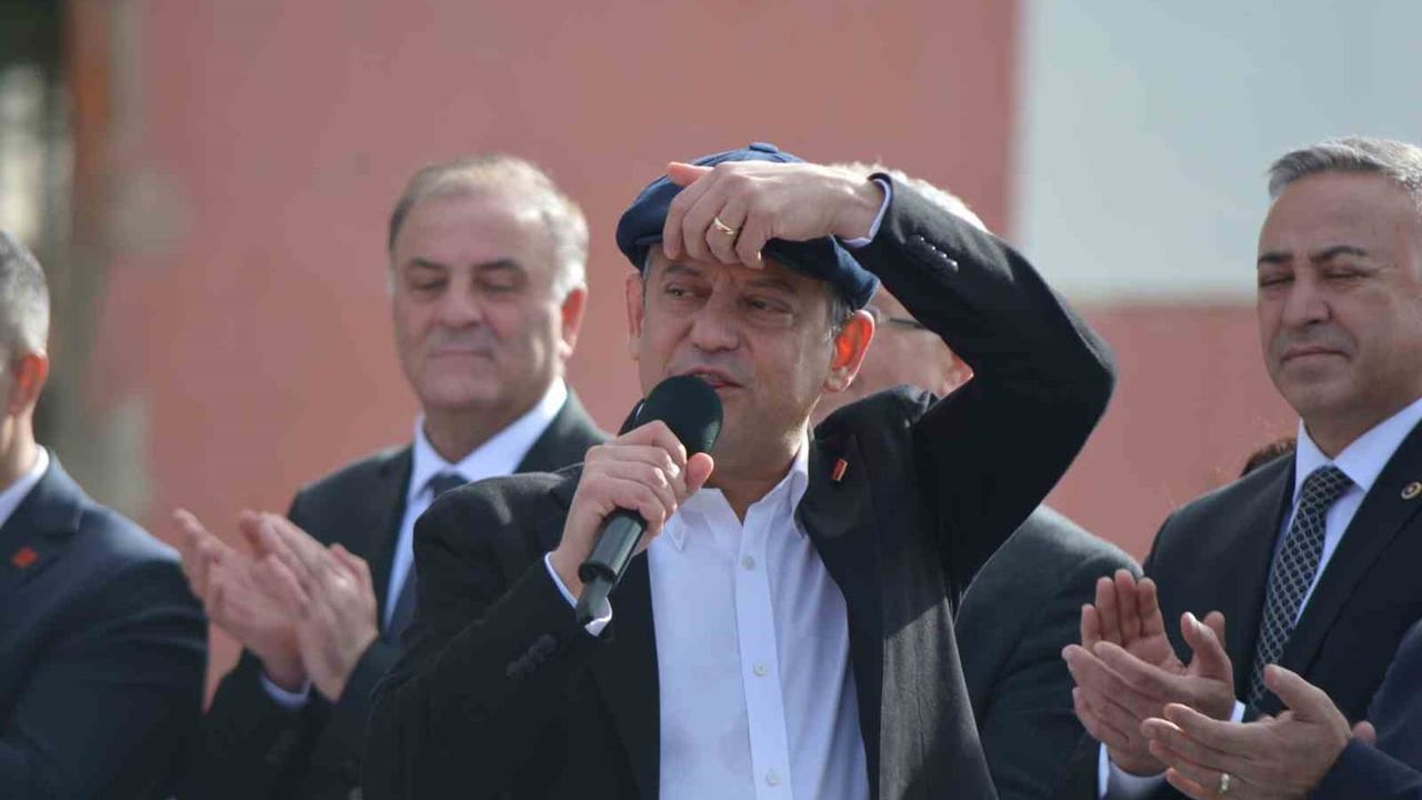 Özgür Özel: CHP, 47 yıl ikinci parti olsa da millete saygısını yitirmedi