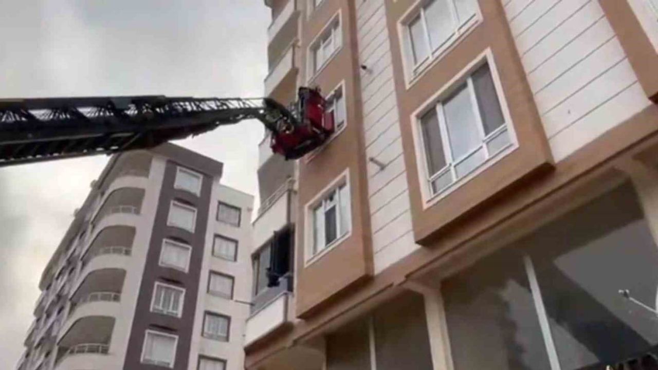 Şanlıurfa'da istinat duvarı çöktü: 15 kişi itfaiye tarafından kurtarıldı