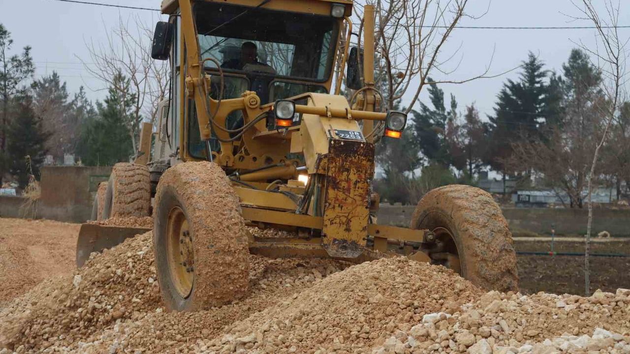 Suruç’ta Şahinler-Binatlı mezarlık yolunda çalışma başladı