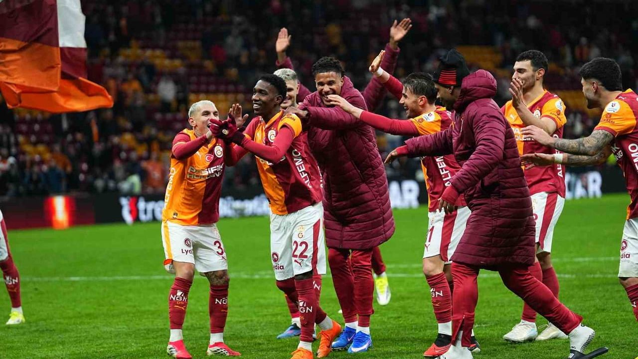 Yaser Asprilla ilk kez Galatasaray formasını giydi