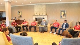 Bolu Valisi Kılıç, Kadın Güreş Milli Takımı'nı Ziyaret Etti