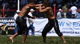 672. Tarihi Elmalı Yağlı Güreşleri'nde Yarı Finalist Pehlivanlar Belli Oldu