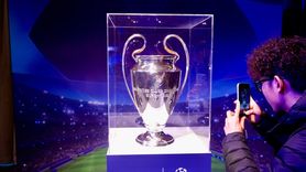 UEFA Şampiyonlar Ligi Kupası İstanbul'da Futbolseverlerle Buluştu
