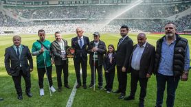 Bursaspor Şampiyonluk Kupasını Taraftarlarıyla Kutladı
