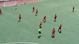 Galatasaraylı Eski Futbolcular Cizre'de Gençlerle Dostluk Maçı Yaptı