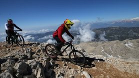 Kemer'de Uluslararası Dağ Bisikleti Yarışı Heyecanı