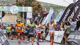 Salomon Çeşme Maratonu 2024'te Koşuluyor