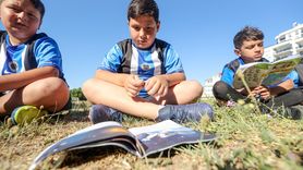 Bursa'da Genç Futbolcular Kitap Okuyarak Gelişiyor