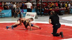 Minikler Türkiye Güreş Şampiyonası Sivas'ta Başladı
