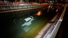 Adana'da Sulama Kanalına Devrilen Araçta 3 Yaralı