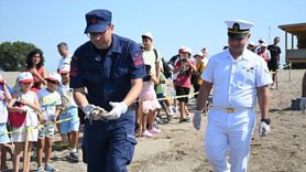 Antalya'da Yarani Caretta Caretta Yavrusu Denize Salındı